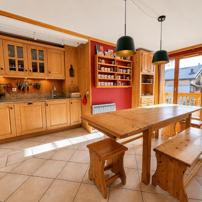 Appartement spacieux 4 chambres au cœur du village avec WiFi et parking - FR-1-505-183 - Apartamento - 14