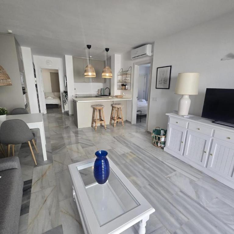 Beautiful Renovated apartment walking distance to beach and ammenties - Apartamento de 2 dormitorios - 3