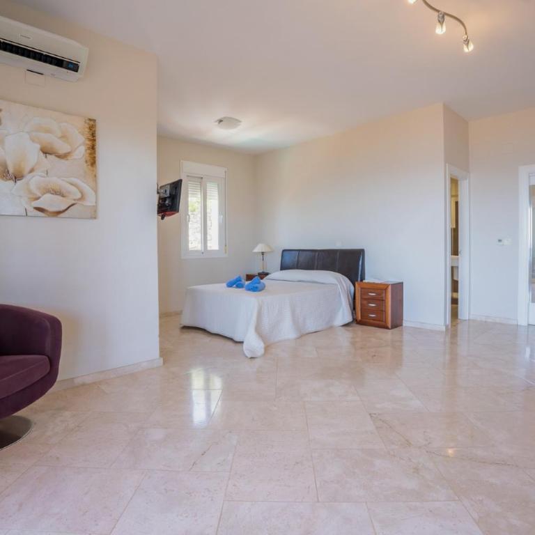 Villa Mirasol - Villa with Private Pool - 13