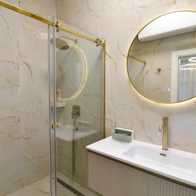 Dream Palace 2 - Chambre Double Deluxe (2 Adultes + 1 Enfant) - 2