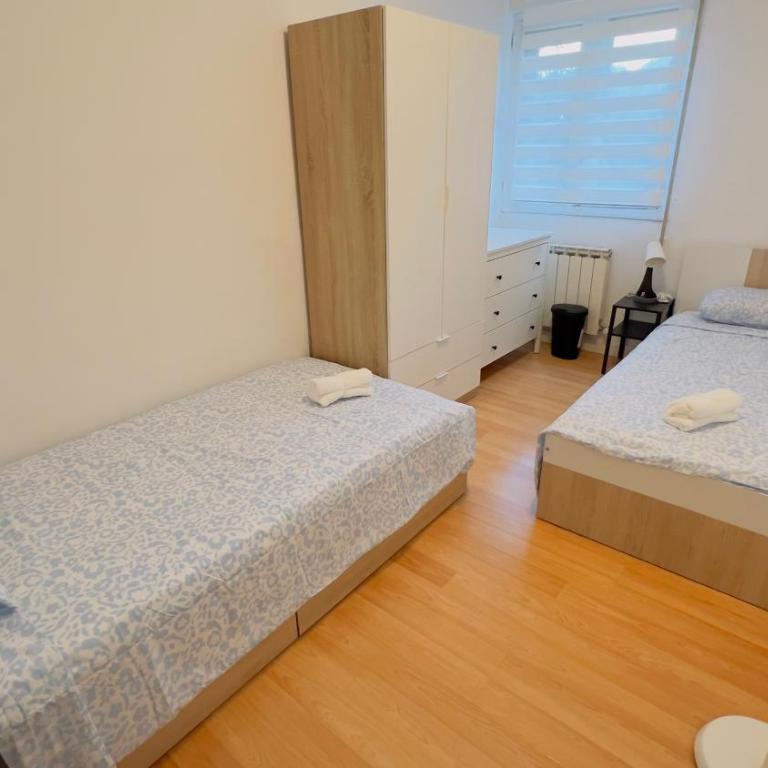 Madrid habitaciones - Chambre Double ou Lits Jumeaux avec Salle de Bains Commune - 2