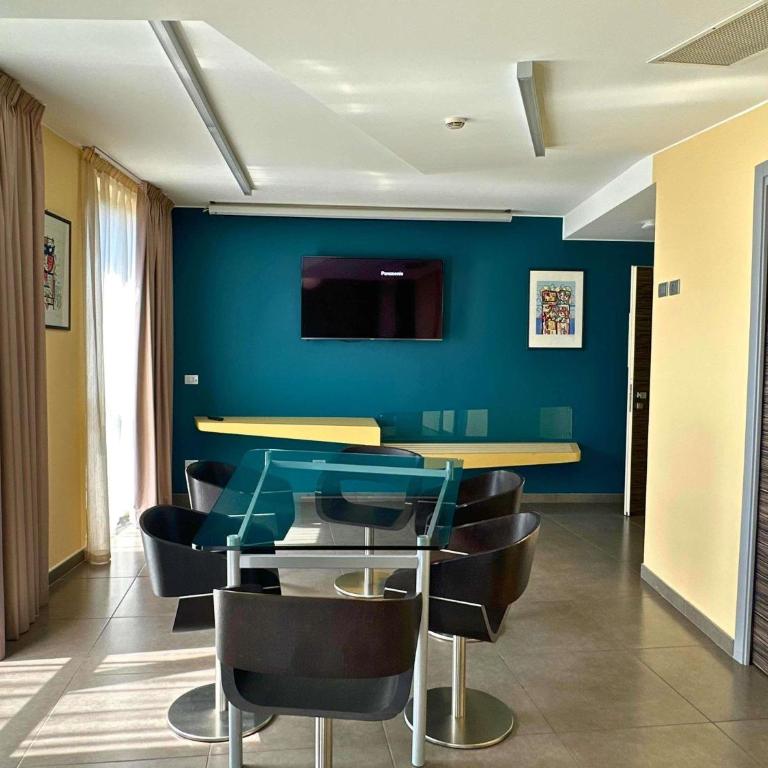 ibis Styles Catania Acireale - Suite Deluxe con 2 Letti Matrimoniali - 5