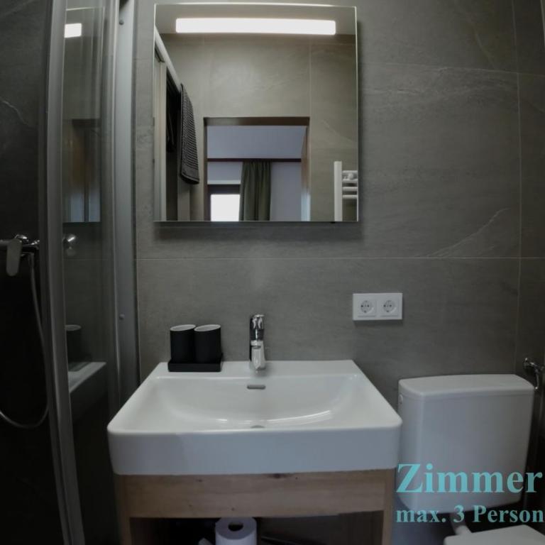 Hackerhof Apartments&Zimmer - Double Room with Balcony - 2