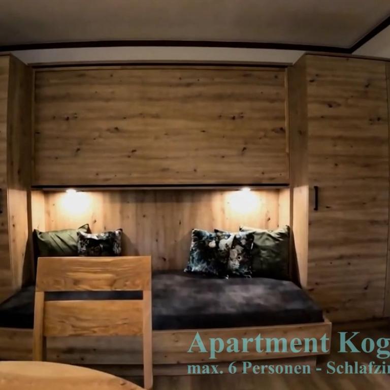 Hackerhof Apartments&Zimmer - Two-Bedroom Deluxe Apartment with Balcony - 4
