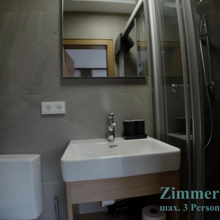 Hackerhof Apartments&Zimmer - Studio with Balcony - 1