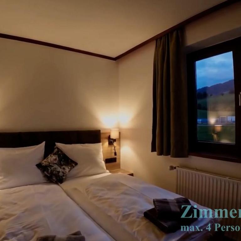 Hackerhof Apartments&Zimmer - Classic Quadruple Room - 1
