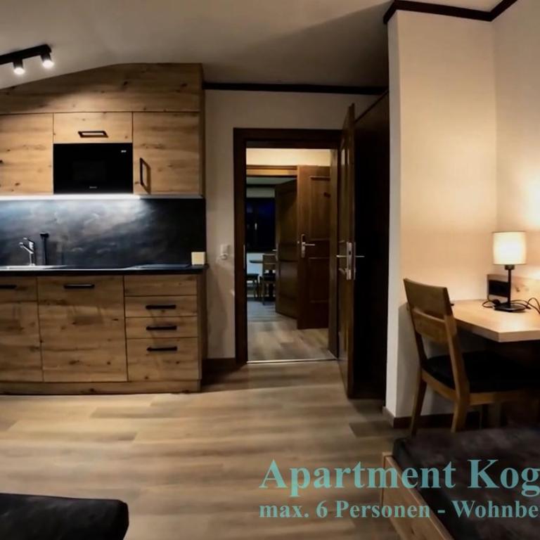 Hackerhof Apartments&Zimmer - Two-Bedroom Deluxe Apartment with Balcony - 5