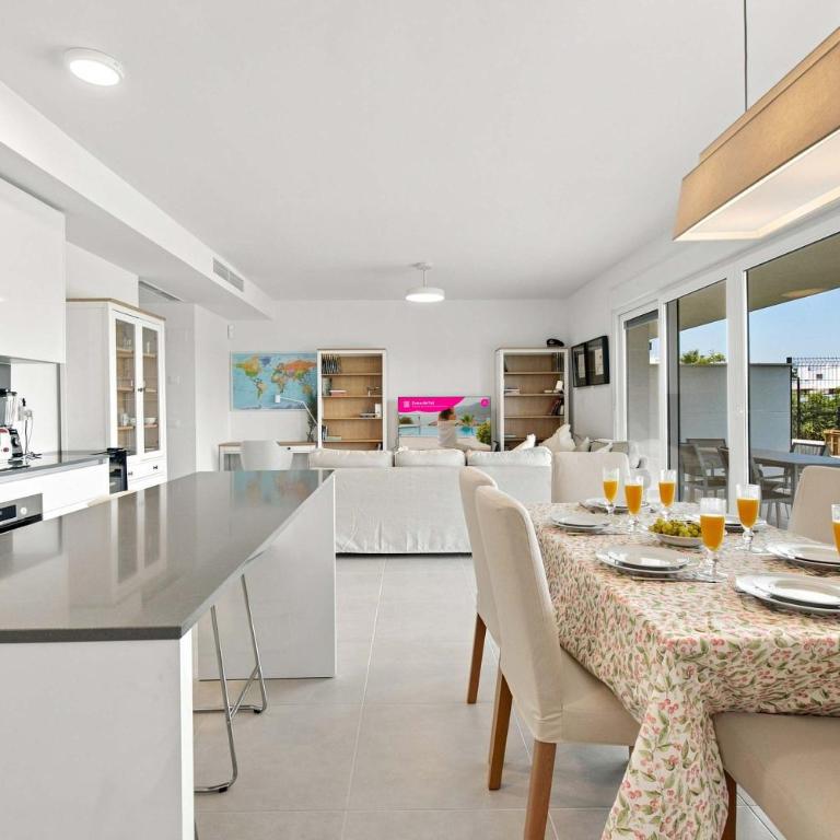 Corner property-free parking-Pool-close to beach - Acgua Garden B-1-BA - Apartamento - 4
