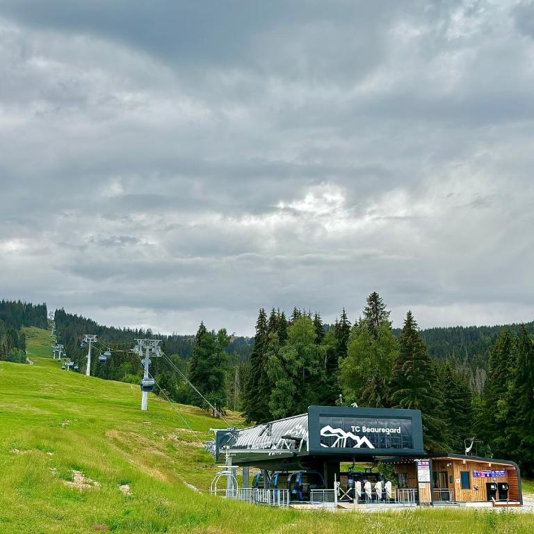Pieds des pistes & jardin avec vue MontBlanc - terrasse rez de jardin, wifi, parking privé, linge de lit, cuisine équipée - 1 à 4 pers - Appartement 1 Chambre - 22