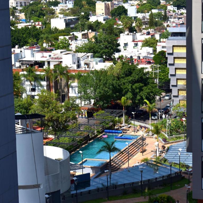 Departamento Comodo y Panoramico en Colonia Americana - Three-Bedroom Apartment - 20
