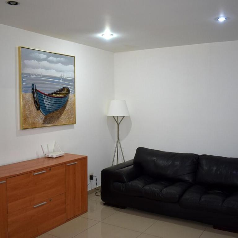 Departamento Comodo y Panoramico en Colonia Americana - Three-Bedroom Apartment - 17