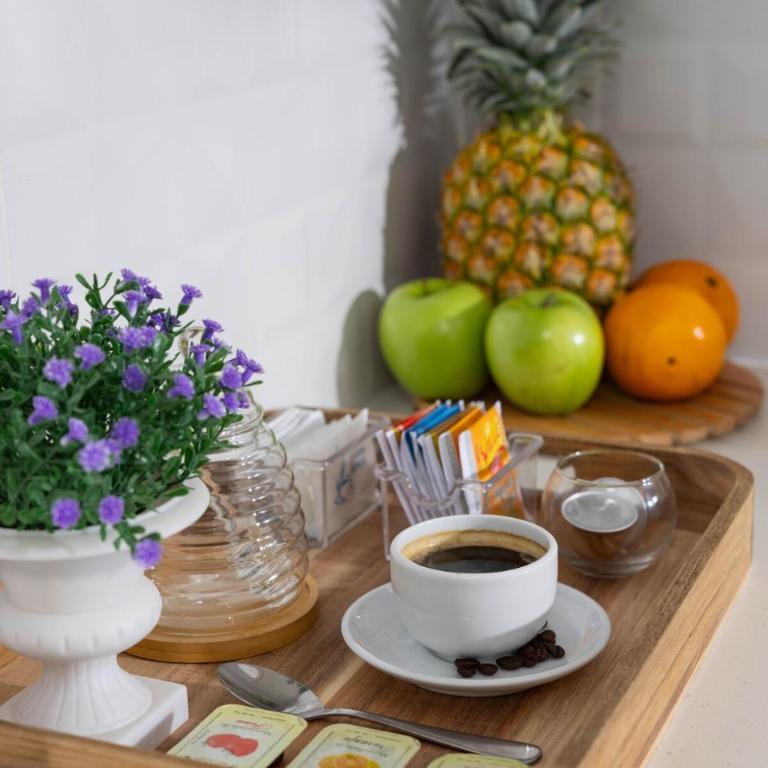Sleek Modern 1BR w,Balcon WIFI POOL & GYM - One-Bedroom Apartment - 55