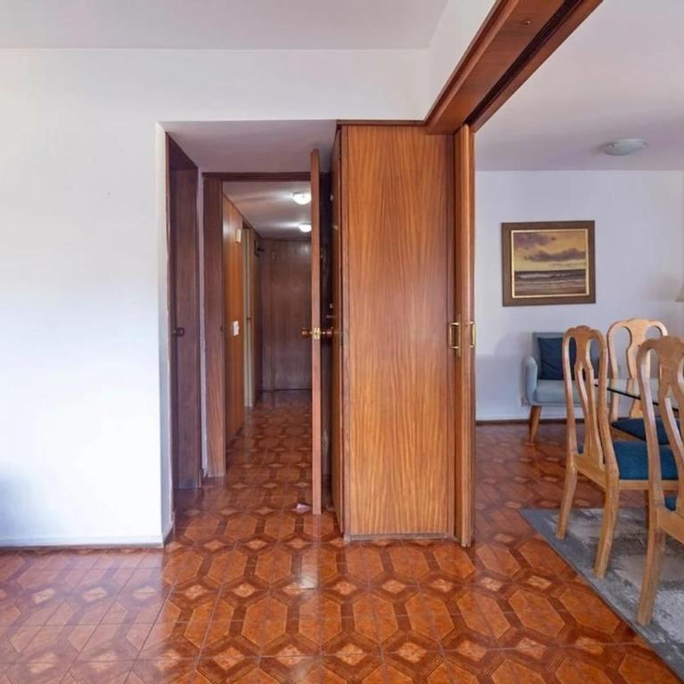 A pasos de Playa El Emir, 4 dormitorios, 4 baños, garage, iluminado, amplio y céntrico - Apartamento de 1 dormitorio - 2