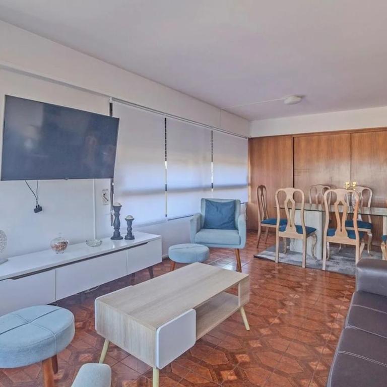 A pasos de Playa El Emir, 4 dormitorios, 4 baños, garage, iluminado, amplio y céntrico - Apartamento de 1 dormitorio - 11