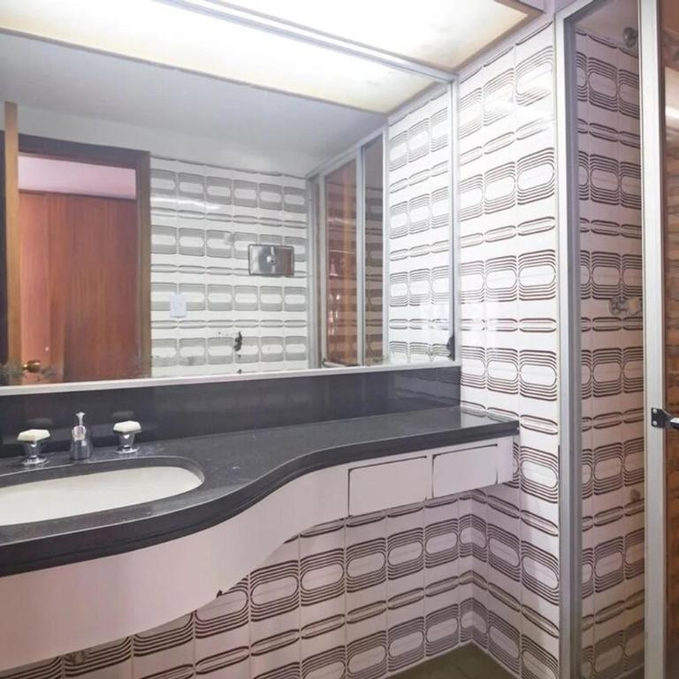 A pasos de Playa El Emir, 4 dormitorios, 4 baños, garage, iluminado, amplio y céntrico - Apartamento de 1 dormitorio - 18
