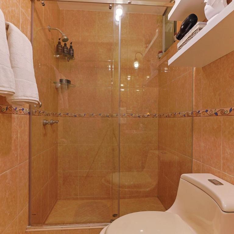 3BR Miraflores King Bed Free Parking Wifi - Three-Bedroom Apartment with Balcony - 8