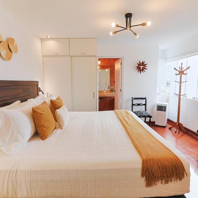 3BR Miraflores King Bed Free Parking Wifi - Three-Bedroom Apartment with Balcony - 39