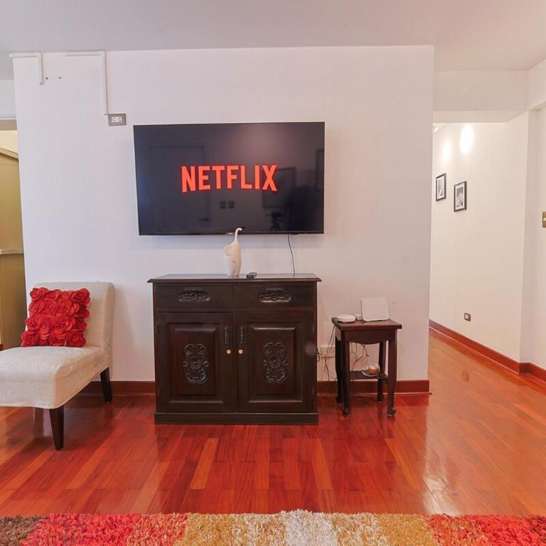 3BR Miraflores King Bed Free Parking Wifi - Three-Bedroom Apartment with Balcony - 61