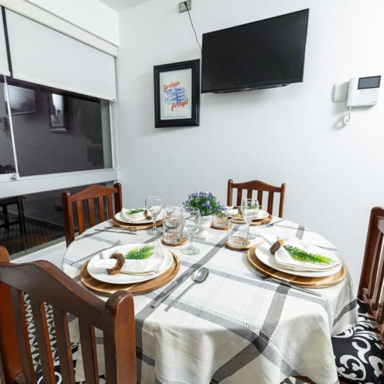 3BR Miraflores King Bed Free Parking Wifi - Three-Bedroom Apartment with Balcony - 66