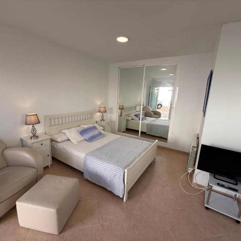 Bajamar Capistrano Apartamentos - Estudio con 1 cama grande - 4