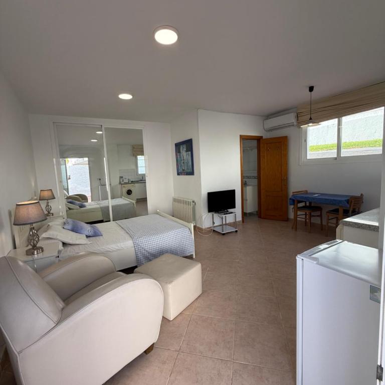 Bajamar Capistrano Apartamentos - Estudio con 1 cama grande - 5