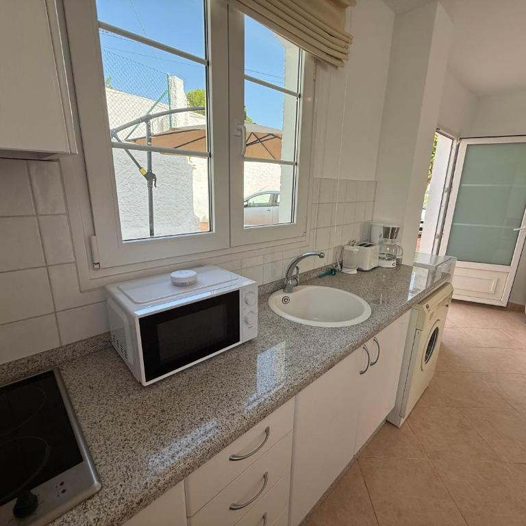 Bajamar Capistrano Apartamentos - Estudio con 1 cama grande - 9