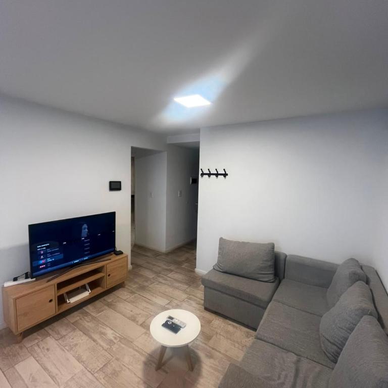 Hermoso dpto con cochera y pileta - Two-Bedroom Apartment - 37