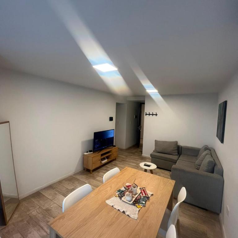 Hermoso dpto con cochera y pileta - Two-Bedroom Apartment - 38