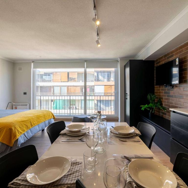 Modern Studio Pool Gym Balcony & City Views - Apartamento - 11