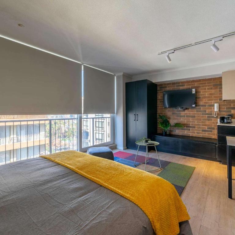 Modern Studio Pool Gym Balcony & City Views - Apartamento - 14