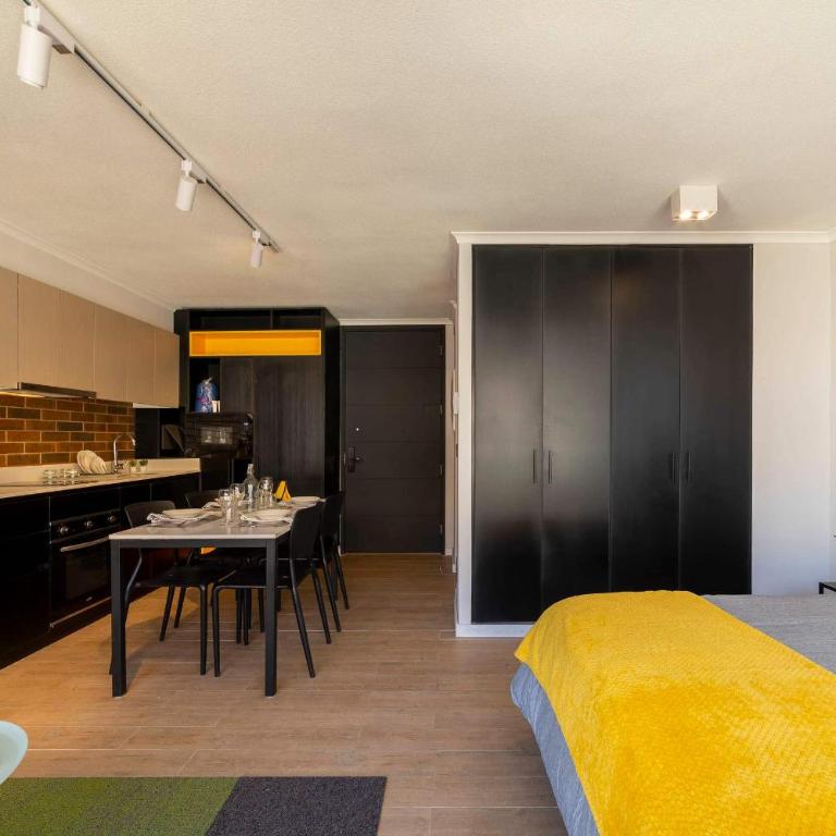 Modern Studio Pool Gym Balcony & City Views - Apartamento - 18