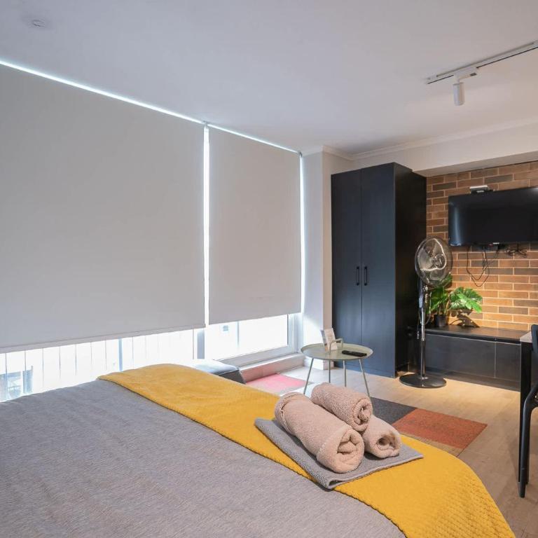 Modern Studio Pool Gym Balcony & City Views - Apartamento - 33