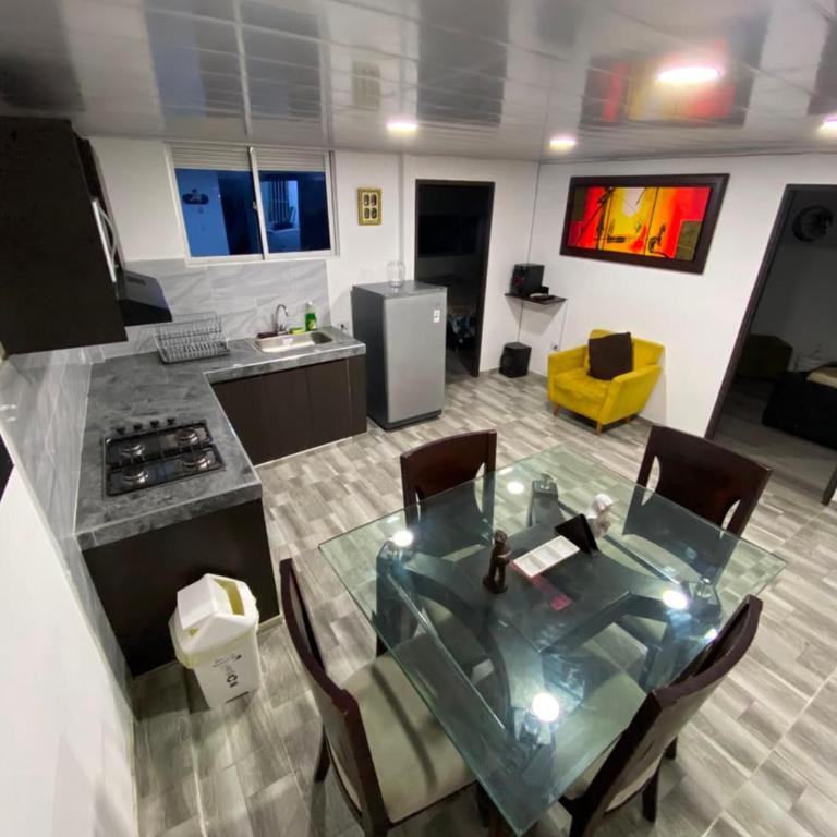 Amplio y Cómodo 3 Hab Amobladas Cerca a Corferias y Hospital Meredi - Apartamento de 3 dormitorios - 5