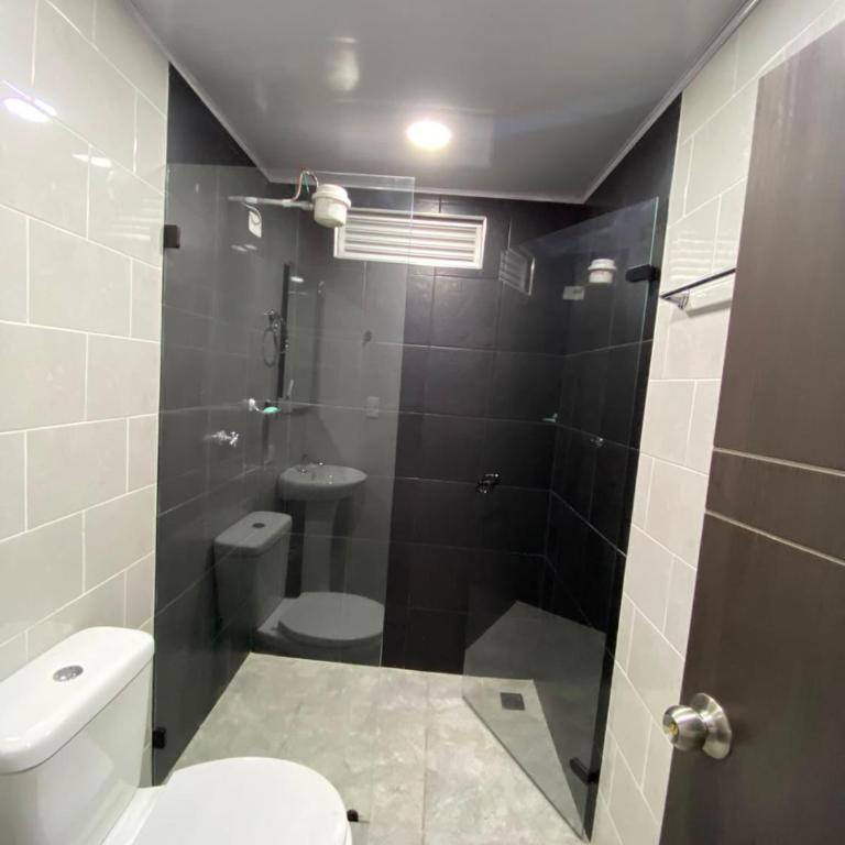 Amplio y Cómodo 3 Hab Amobladas Cerca a Corferias y Hospital Meredi - Apartamento de 3 dormitorios - 12