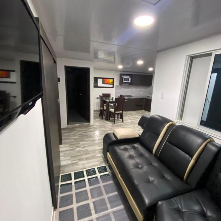 Amplio y Cómodo 3 Hab Amobladas Cerca a Corferias y Hospital Meredi - Apartamento de 3 dormitorios - 24