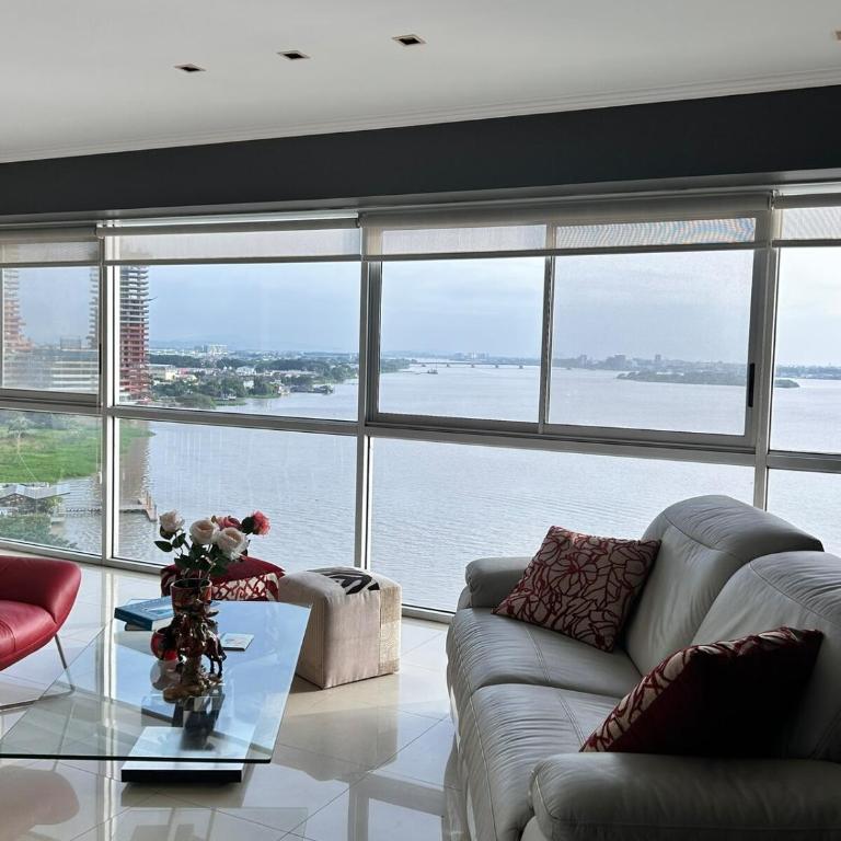 Supreme apartment in front of the river with parking - Three-Bedroom Apartment - 6