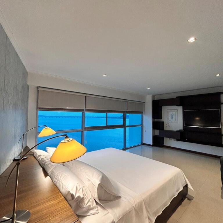 Supreme apartment in front of the river with parking - Three-Bedroom Apartment - 13