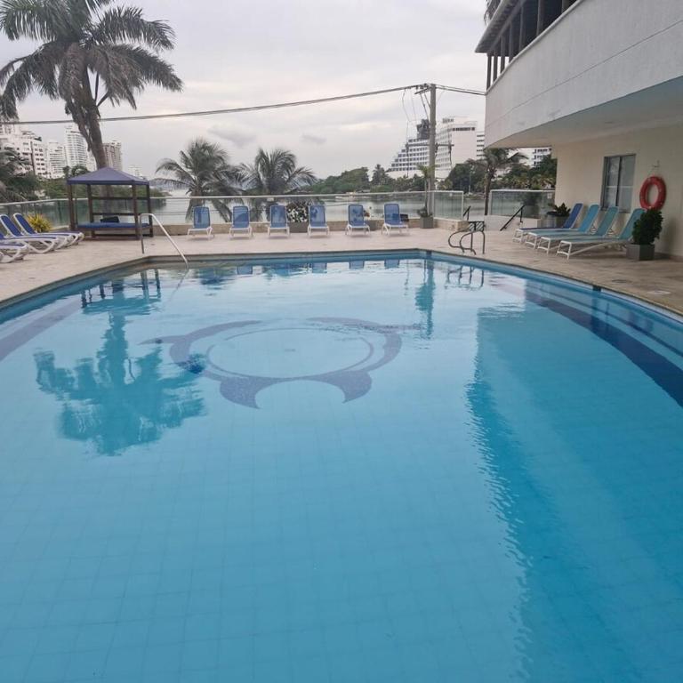 Beautiful and spacious apartment with ocean views - Three-Bedroom Apartment - 4