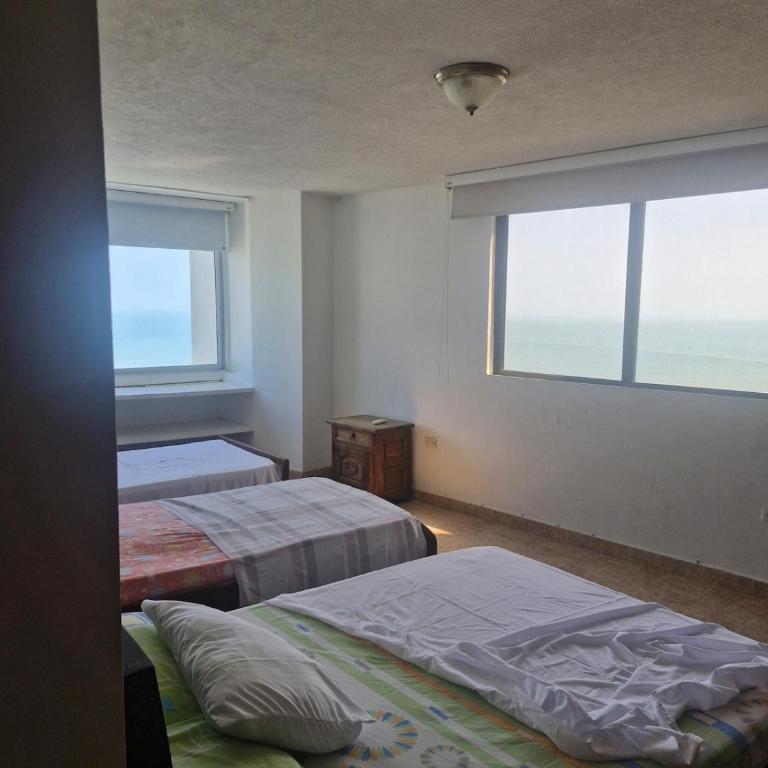 Beautiful and spacious apartment with ocean views - Three-Bedroom Apartment - 6