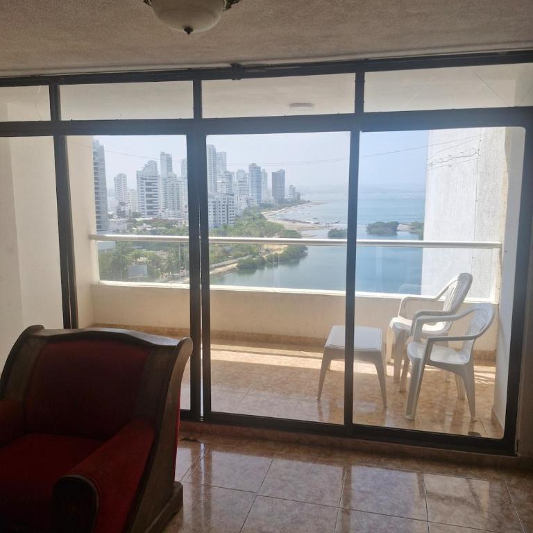 Beautiful and spacious apartment with ocean views - Three-Bedroom Apartment - 8