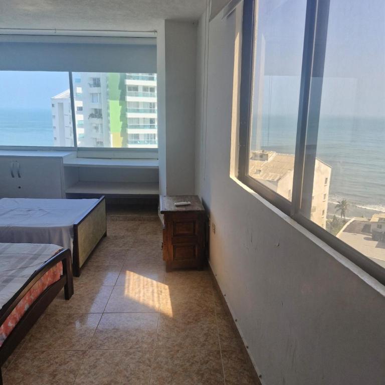 Beautiful and spacious apartment with ocean views - Three-Bedroom Apartment - 13