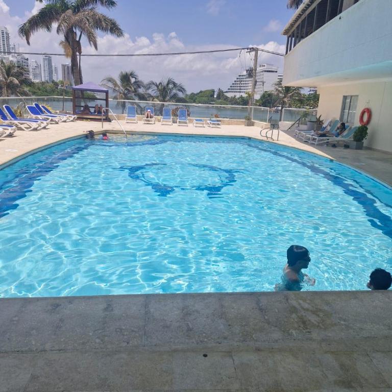 Beautiful and spacious apartment with ocean views - Three-Bedroom Apartment - 14