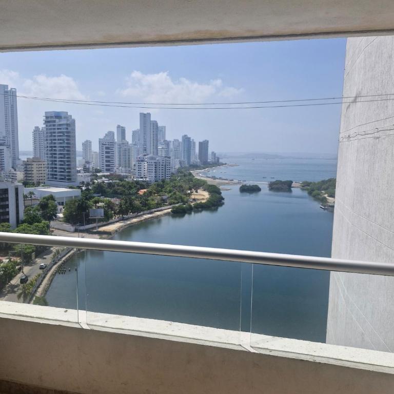 Beautiful and spacious apartment with ocean views - Three-Bedroom Apartment - 20
