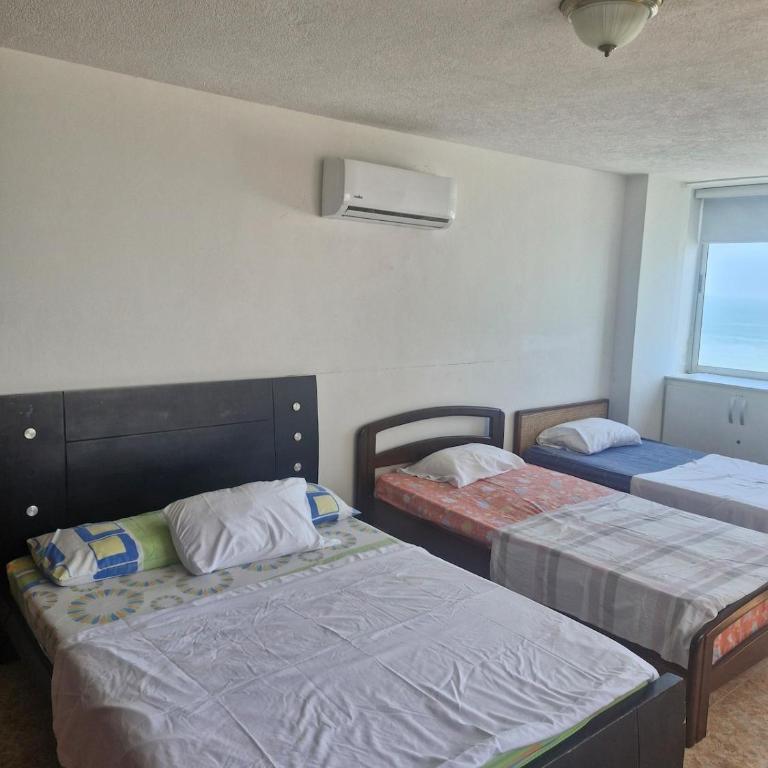 Beautiful and spacious apartment with ocean views - Three-Bedroom Apartment - 32