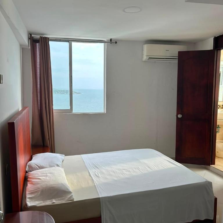 Comfortable apartment with spectacular ocean views - Three-Bedroom Apartment - 1