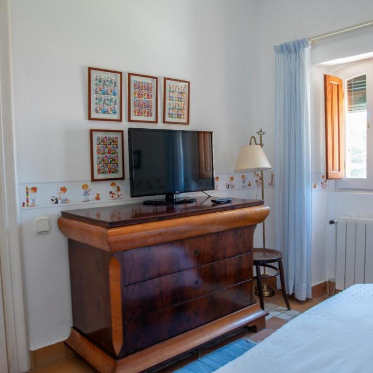 Mezquida del puerto - Six-Bedroom House - 13