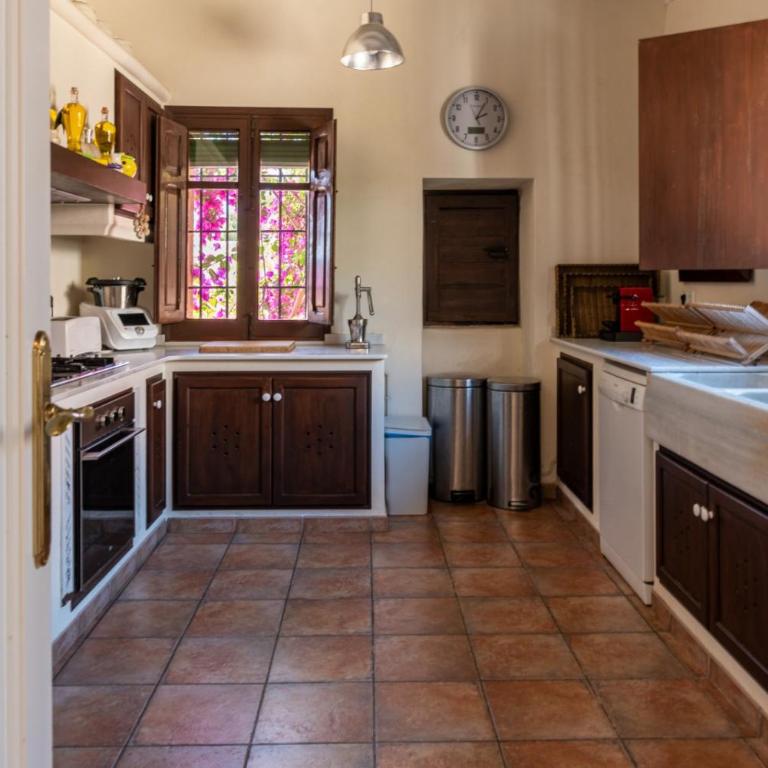 Mezquida del puerto - Six-Bedroom House - 17