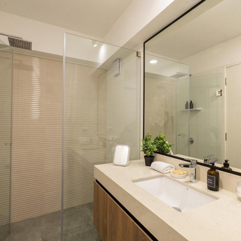 Bright & Modern 1BR w Balcony, WIFI, Free parking - One-Bedroom Apartment - 5