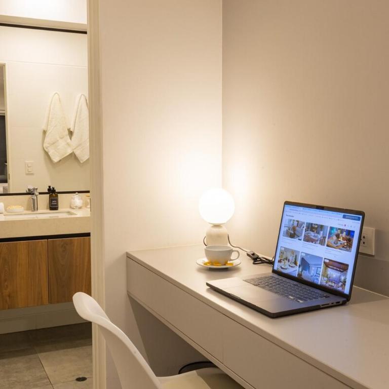Bright & Modern 1BR w Balcony, WIFI, Free parking - One-Bedroom Apartment - 11