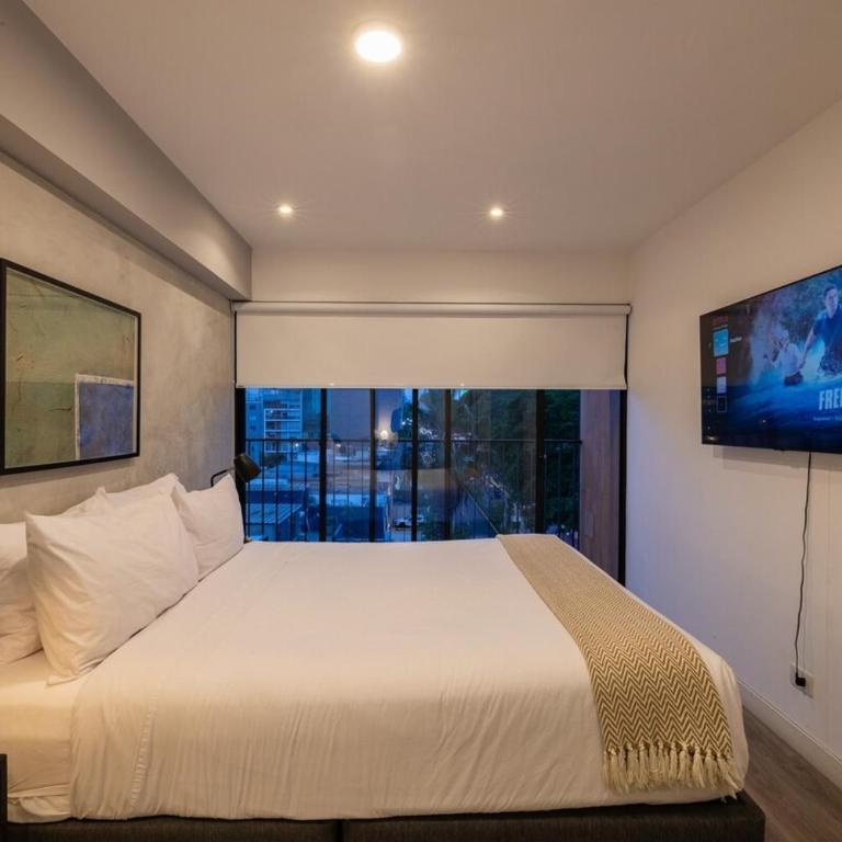 Bright & Modern 1BR w Balcony, WIFI, Free parking - One-Bedroom Apartment - 13